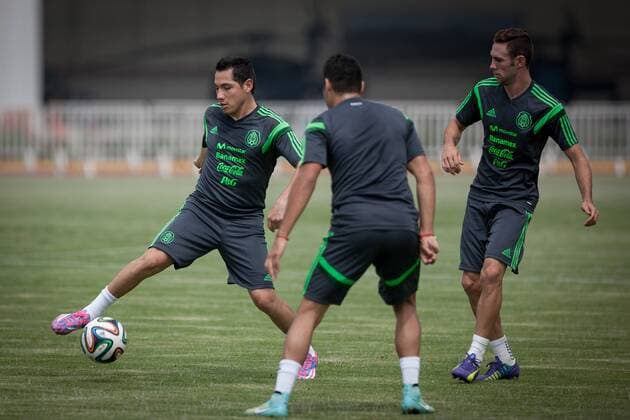 MEXICO CITY, Oct. 6, 2014 -- Mexican national soccer team players Antonio Rios (L) and Miguel Layun (R) take part in a training session at the Federal Police Command Center in Mexico City, capital of Mexico, on Oct. 6, 2014. Pedro Mera) (vf) (sp) MEXICO-MEXICO CITY-SOCCER-NATIONAL TEAM e PedroxMera 