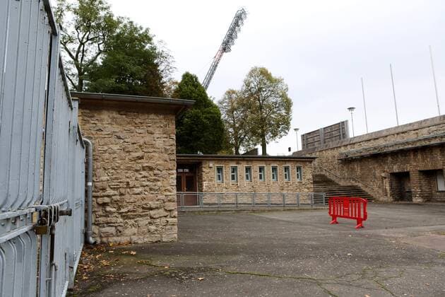 Steigerwaldstadion Erfurt vor dem Umbau 08.10.14, Erfurt, Steigerwaldstadion, GER, 3.Liga, Saison 2014 2015, Stadion vor dem Umbau Übersichten Details Feature im Bild: Toiletten-Häuschen am Marathontor
