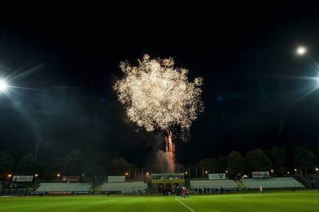 08 10 2014 - Erfurt: Stadion-Verabschiedung des Erfurter Steigerwaldstadions, Freundschaftsspiel FC Rot-Weiß Erfurt. Im Foto: Feuerwerk zur Verabschiedung des Stadions.