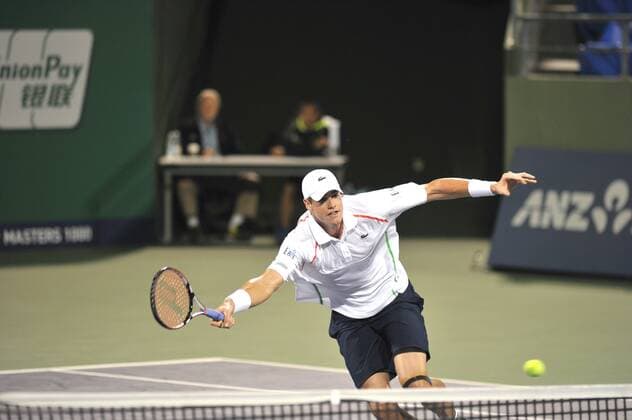 John Isner of the United States returns a shot in the third round of the men s singles during the 2014 Shanghai Rolex Masters tennis tournament in Shanghai, China, 9 October 2014. Shanghai Rolex Masters  20141009_46616