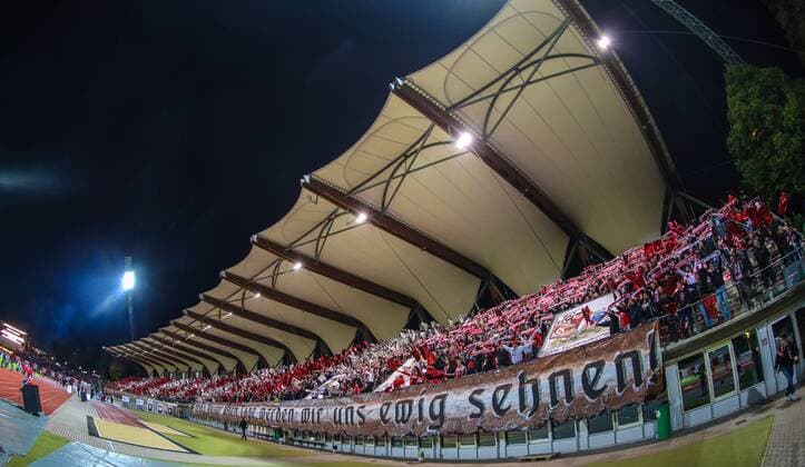 Erfurt , 081014 , Fussball Abschiedsspiel Steigerwaldstadion, FC Rot Weiss Erfurt - im Bild: Choreographie der Fans