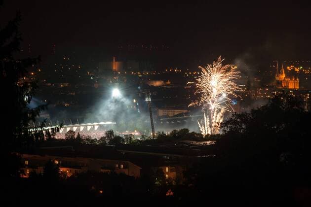 Erfurt Freundschaftsspie Steigerwaldstadion Abschied vom Steigerwaldstadion, FC Rot Weiss Erfurt, : Mit einem Höhenfeuerwerk endet der Abend