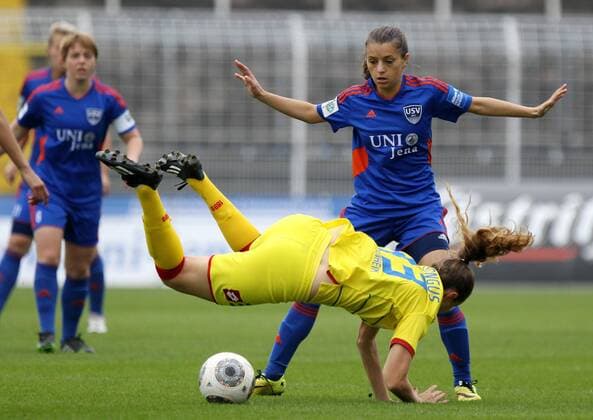 GER, 1.Bundesliga, Frauen, FF USV Jena vs TSG 1899 Hoffenheim 11.10.14, Jena, Ernst-Abbe-Sportfeld, GER, Allianz Frauen Bundesliga 1.Bundesliga, Frauen, Saison 2014 2015, 07.Spieltag, FF USV Jena vs TSG 1899 Hoffenheim im Bild Iva Landeka (Jena) gegen Fabienne Dongus (Hoffenheim)