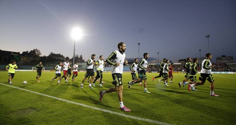 Spain s training session in Luxemburg. In this picture, the players warming up. xPABLOGARCIAx 