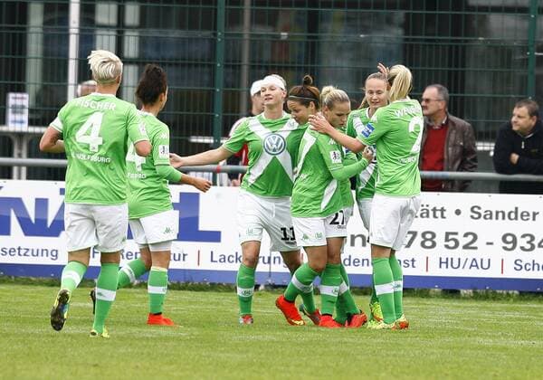 SC Sand - VfL Wolfsburg Jubel Frauen VfL Wolfsburg, quer, Fußball, Frauen, Allianz-Frauen-Bundesliga Saison 2014 2015