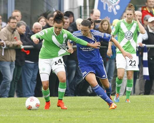 SC Sand - VfL Wolfsburg Lina MAGULL, VfL Wolfsburg - Ilaria MAURO, SC Sand, Aktion quer, Fußball, Frauen, Allianz-Frauen-Bundesliga Saison 2014 2015