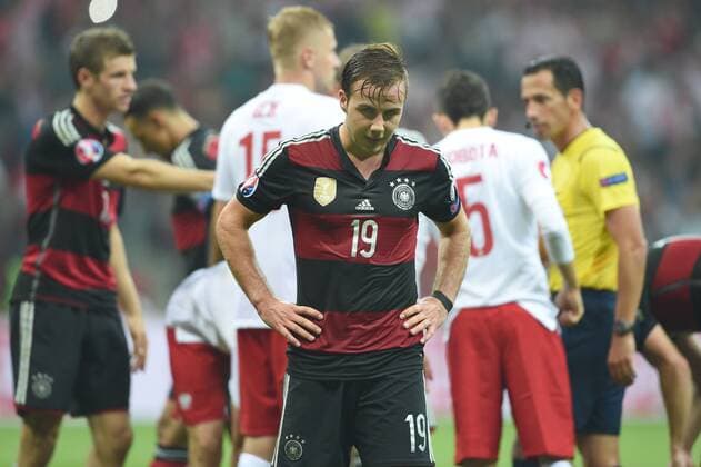 Mario GOETZE;GÖTZE (GER),Enttaeuschung,Frust,enttaeuscht,frustriert,niedergeschlagen,Aktion. Fussball Nationalmannschaft, EM-Qualifikation, 2. Spieltag, Polen (POL)-Deutschland (GER) 2-0, am 11.10.2014 Nationalstadion Warschau.