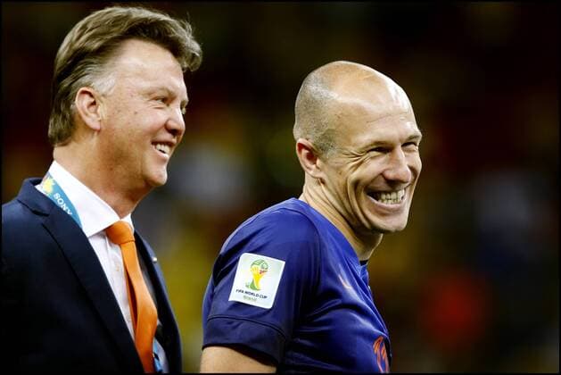 Brasilia - Fussball WM 2014, Niederländische Nationalmannschaft feiert den dritten Platz: Arjen Robben, Louis van Gaal xVIxxIVx 2745995