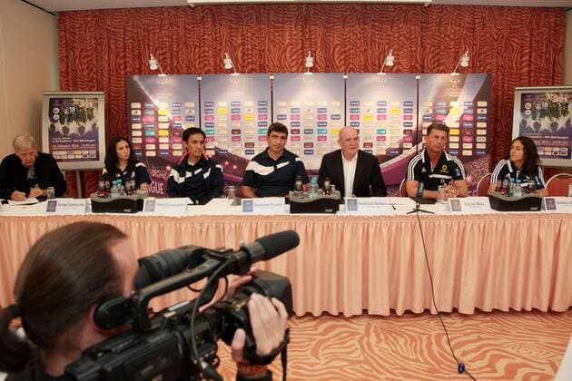 Frauenfußball. Pressekonferenz des 1. FFC Frankfurt am Mittwoch (16.10.2014) zum Rückspiel im Sechzehntelfinale der UEFA Champions League gegen WFC BIIK-Kazygurt.