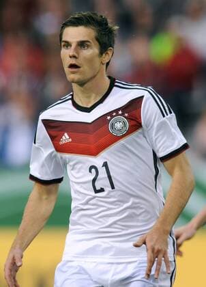 Fussball, Herren, U21-Nationalmannschaft, Quailfikation zur UEFA Europameisterschaft 2015, Play-Off Rückspiel in Essen; Deutschland (weiss) - Ukraine (blau) 2:0; Jonas Hofmann (GER). Aktion, Einzelbild.