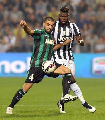 IPP20141018 Football - soccer: Serie A, Sassuolo Calcio - Juventus Turin, Francesco Magnanelli vs Paul Pogba xHOCHxZWEIx xItalyxPhotoxPressx 