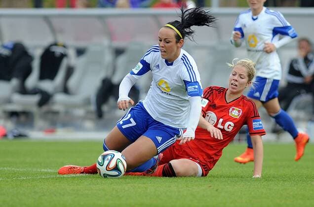 19.10.2014, xpsx, Fussball 1.Bundesliga Damen, 1.FFC Frankfurt - Bayer 04 Leverkusen, v.l. Peggy Kuznik (1.FFC Frankfurt), Sharon Beck (Bayer 04 Leverkusen)