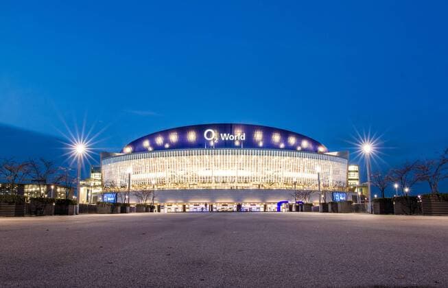 Berlin, Deutschland, 17.10.2014: Basketball Turkish Airlines Euroleague Saison 2014 2015 - ALBA Berlin Übersicht Uebersicht Sußenansicht Aussenansicht der O2-World