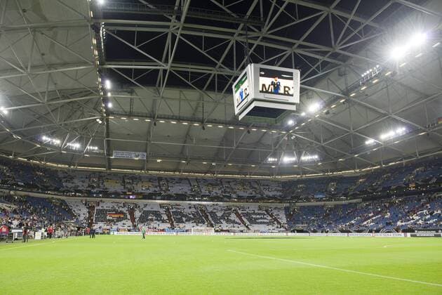 Deutschland --- Fussball --- International --- 14.10.2014 Allgemein, Vorbereitung einer Choreographie mit der Aufschrift Danke in der Veltins Arena auf Schalke, Flutlicht, Stadionansicht, Innenansicht, Übersicht, Uebersicht, Überblick, Ueberblick, Feature, Hinterleger, Hintergrund