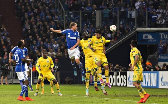Gelsenkirchen, 21.10.2014, Veltins Arena, Fußball Tor zum 3:1 durch Benedikt Höwedes (S04) FC Schalke 04 - Sporting Lissabon