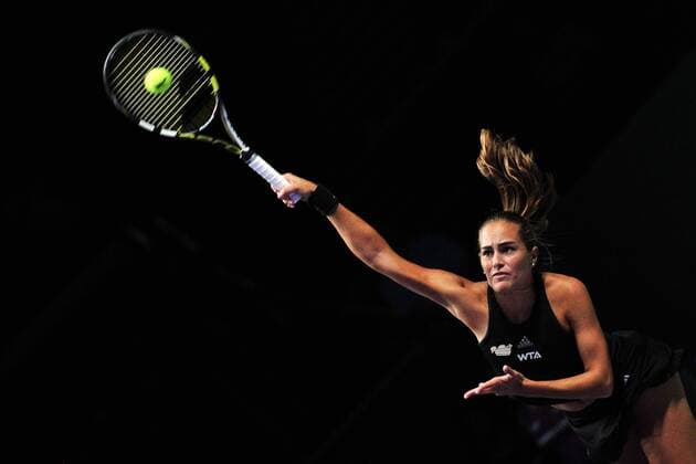 SINGAPORE, Oct. 21, 2014 -- Puerto Rico s Monica Puig serves during the Rising Stars Final of WTA Tennis Damen Finals at the Singapore Indoor Stadium, Oct. 21, 2014. ThenxChihxWey 