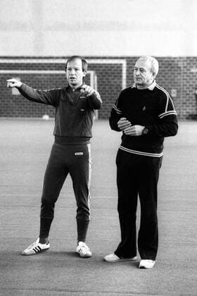 Trainer Helmut Benthaus (li.) und Lizenzspielerobmann Richard Steimle (beide VfB Stuttgart)