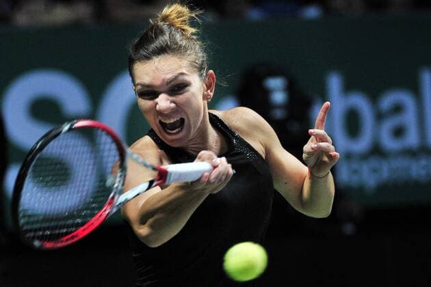 Romania s Simona Halep hits a return during the round robin match of WTA Tennis Damen finals at Singapore Indoor Stadium, Oct. 22, 2014. ThenxChihxWey 