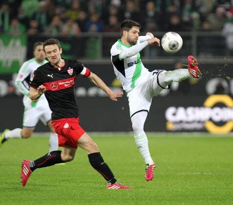 VfB Stuttgart 14.12.2013, 1. Fussball-Bundesliga, VfL Wolfsburg - VfB Stuttgart (3:1): v.l. Christian Gentner (VfB Stuttgart), Diego (VfL Wolfsburg).
