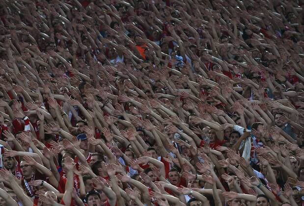 FUSSBALL CHAMPIONS LEAGUE SAISON 2014 2015 Vorrunde FC Bayern München 21.10.2014 FC Bayern Fans feiern im Gaestefanblock im Olympiastadion von Rom