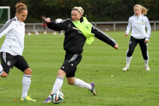 23.10.2014 Offenbach, Wiener Ring, DFB Training Deutsche Frauen-Nationalmannschaft vor dem Länderspiel Aktion Alexandra Popp (GER) Fussballerin des Jahres