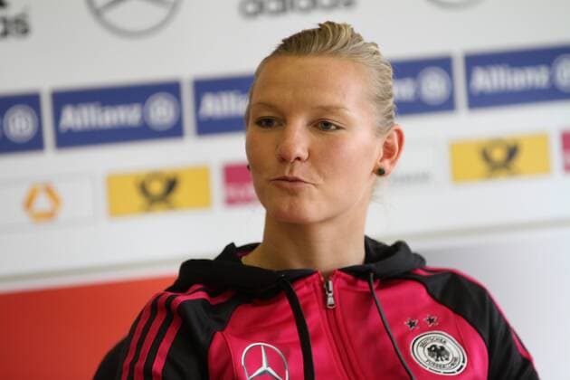23.10.2014 Offenbach, Rathaus DFB Pressekonferenz Deutsche Frauen-Nationalmannschaft vor dem Länderspiel Deutschland gegen Frankreich Einzelbild Alexandra Popp (GER)