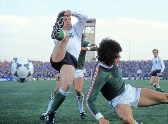 FIFA WM 1978 06.06.1978, Fussball, FIFA WM 1978 in Argentinien, 1. Finalrunde Gruppe II, Mexiko - Deutschland DFB (0:6): li. Klaus Fischer (Deutschland).