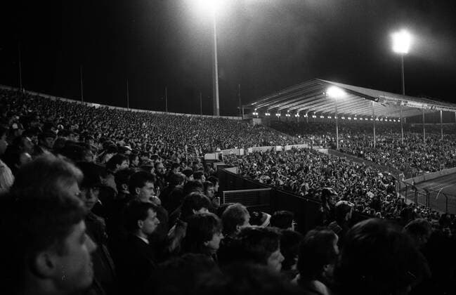 Fußball, Stadiongeschichte VfB Stuttgart VfB Stuttgart 09.11.1989, Fussball DFB Pokal 1989 1990 Achtelfinale, VfB Stuttgart - FC Bayern München (3:0): Neckarstadion.