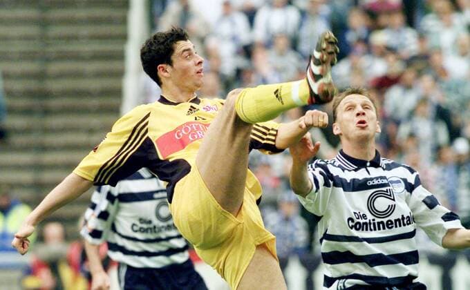 VfB Stuttgart 10.04.1999, 1. Fussball-Bundesliga, Herhta BSC Berlin - VfB Stuttgart (2:0): v.l. Kristijan Djordjevic (VfB Stuttgart), Andreas Thom (Hertha BSC Berlin).