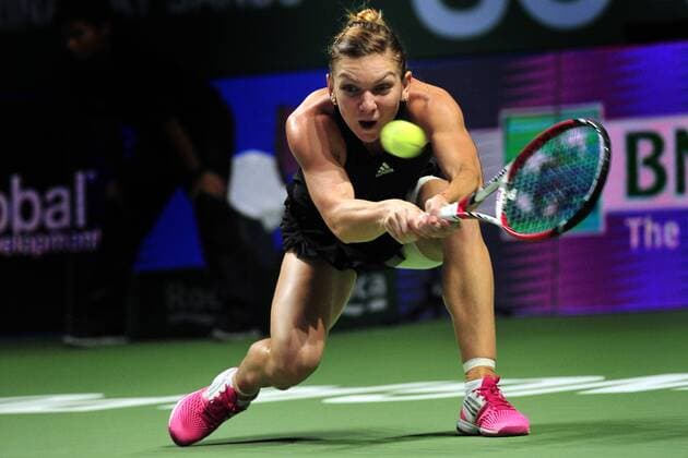 Romania s Simona Halep hits a return during the women s singles final match of WTA Tennis Damen Finals at the Singapore Indoor Stadium on Oct. 26, 2014. (SP)SINGAPORE-TENNIS-WTA-SINGLES FINAL ThenxChihxWey 