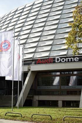 Audi Dome Aussenansicht, FC Bayern Basketball-Fahnen, FC Bayern München Basketball, Medientraining Basketball Bundesliga Saison 2014 2015, Beko BBL,29.10.14