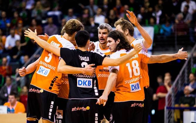 Berlin, Deutschland, 29.10.2014: Volleyball Bundesliga Saison 2014 2015 - Berlin Recycling Volleys - TV Ingersoll Buehl Bühl. Teamjubel BR Volleys