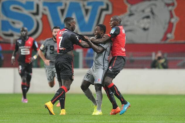Paul Georges Ntep (Rennes) Brice Djadjedje (Marseille) bagarre FOOTBALL : Rennes vs Marseille - Coupe de la Ligue - 29 10 2014 N.LeGouic FEP Panoramic 