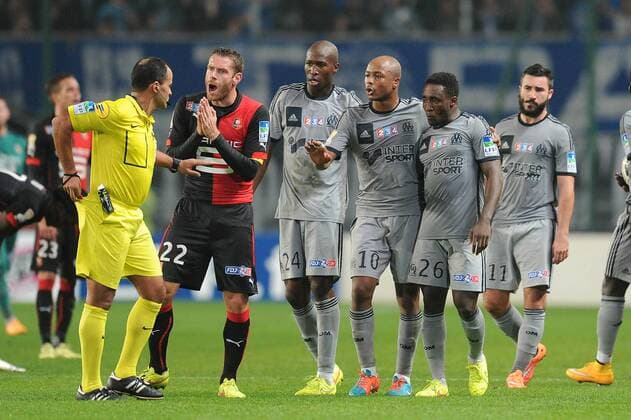 Sylvain Armand (Rennes) bagarre generale apres une altercation entre Brice Djadjedje (Marseille) et Paul Georges Ntep (Rennes) Andre Ayew (Marseille) Rod Fanni (Marseille) carton rouge Said Ennjimi (arbitre) FOOTBALL : Rennes vs Marseille - Coupe de la Ligue - 29 10 2014 N.LeGouic FEP Panoramic 