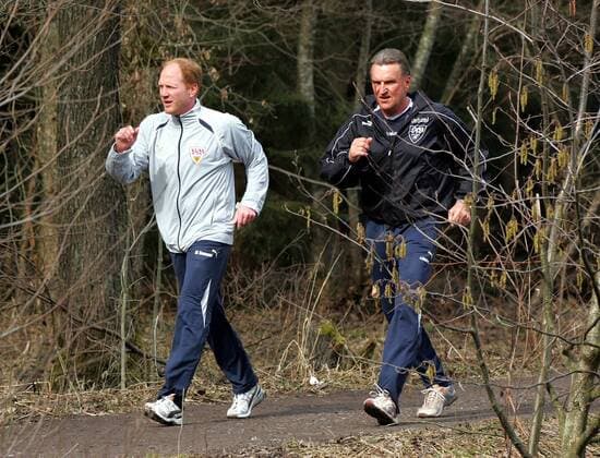 VFB Stuttgart Lauf Training am Bärensse Trainer Mattias Sammer mit Jochen Rücker Walkinglauf 22.3.2005