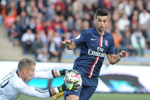 Benjamin lecomte (Lorient) Javier pastore (PSG) FOOTBALL : Lorient vs PSG - Ligue 1 - 01 11 2014 N.LeGouic FEP Panoramic 