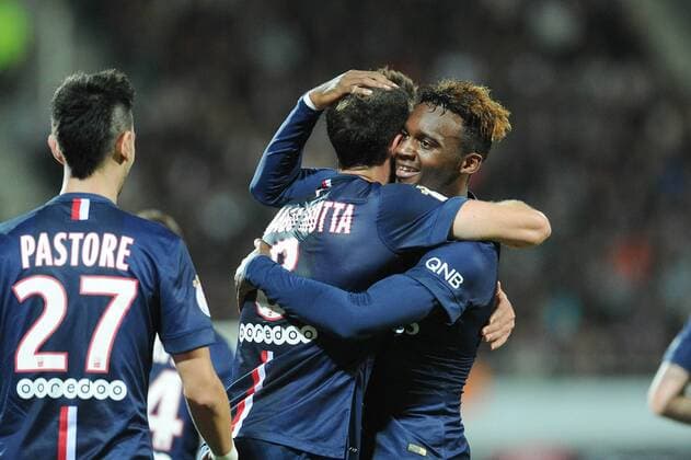 joie Jean Christophe Bahebeck apres son but - Thiago Motta (PSG) FOOTBALL : Lorient vs PSG - Ligue 1 - 01 11 2014 N.LeGouic FEP Panoramic 