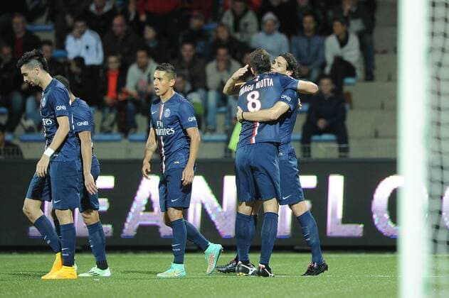 joie Edinson Cavani apres son but - Thiago Motta (Lorient) FOOTBALL : Lorient vs PSG - Ligue 1 - 01 11 2014 N.LeGouic FEP Panoramic 