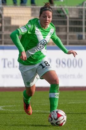 v.li.: Vanessa Bernauer (VfL Wolfsburg) Freisteller, Einzelbild, Aktion, Fussball, DFB-Pokal der Frauen, VfL Wolfsburg - BV Cloppenburg, xobx
