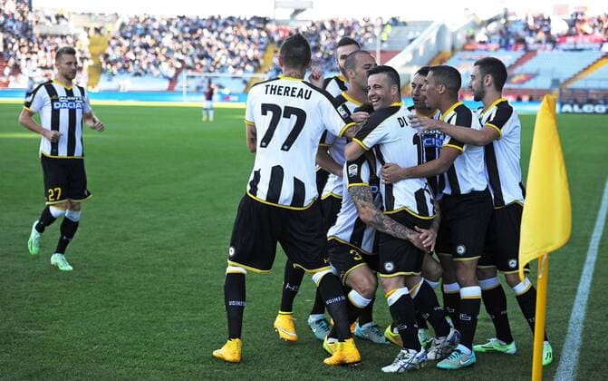 IPP20141102 Football - soccer: Serie A, Udinese Calcio, Antonio Di Natale festeggia il gol dell 1-0 con i compagni xHOCHxZWEIx xItalyxPhotoxPressx 
