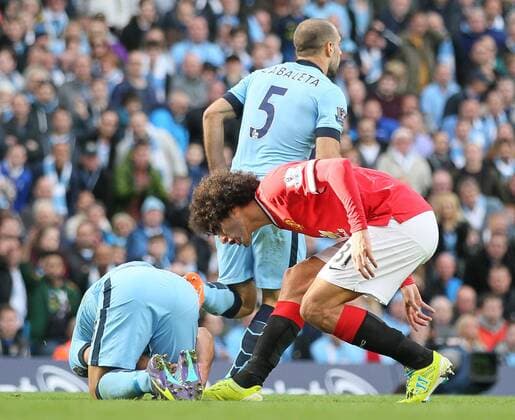 Mauroane Fellaini of Manchester United confronts Sergio Kun Agüero of Manchester City - Barclays Premier League - Manchester City vs Manchester Utd - Etihad Stadium - Manchester - England - 2nd November 2014 - Picture David Klein Sportimage EDITORIAL USE ONLY. No use with unauthorised audio, video, data, fixture lists, club league logos or live services. Online in-match use limited to 120 images, no video emulation. No use in betting, games or single club league player publications.