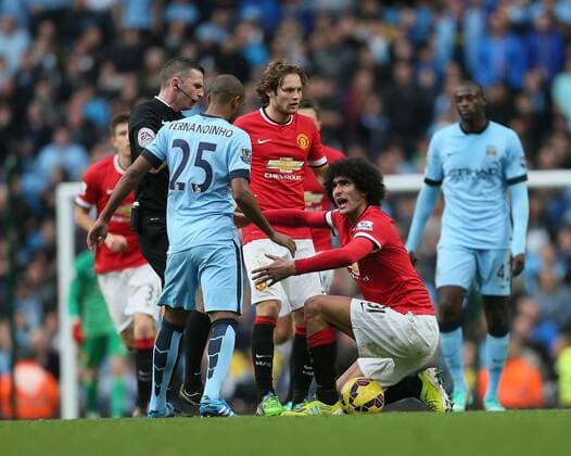 Manchester City s Fernandinho tussles with Manchester United s Marouane Fellaini - Barclays Premier League - Manchester City vs Manchester Utd - Etihad Stadium - Manchester - England - 2nd November 2014 - Picture David Klein Sportimage EDITORIAL USE ONLY. No use with unauthorised audio, video, data, fixture lists, club league logos or live services. Online in-match use limited to 120 images, no video emulation. No use in betting, games or single club league player publications.