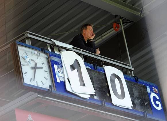 Anzeigetafel im Karl-Liebknecht-Stadion bedient von Rolf Kutzmutz, Fussball, DFB-Pokal, 1.FFC Turbine Potsdam - Herforder SV, xjkx