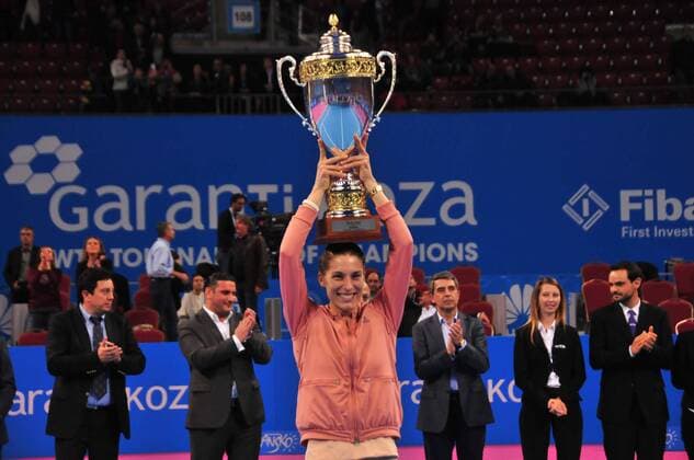 (141103) -- SOFIA, Nov. 2, 2014 -- Andrea Petkovic (C) of Germany holds up the trophy during the awarding ceremony after the women s singles final match at the 2014 WTA Tennis Damen tournament of champions in Sofia, Bulgaria, on Nov. 2, 2014. WangxXinran 