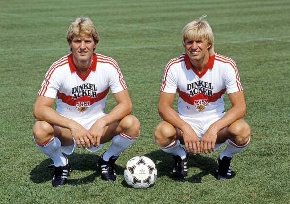 VfB Stuttgart 1. Fussball-Bundesliga, VfB Stuttgart: Förster Brüder Karlheinz (links) und Bernd (rechts).