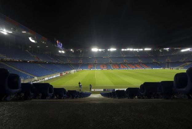 Fußball, Frauen EM 2025, Sportstätte, St. Jakob-Park in Basel St. Jakob Park bei Nacht, FC Basel, Champions League, Fussball, 04.11.2014 