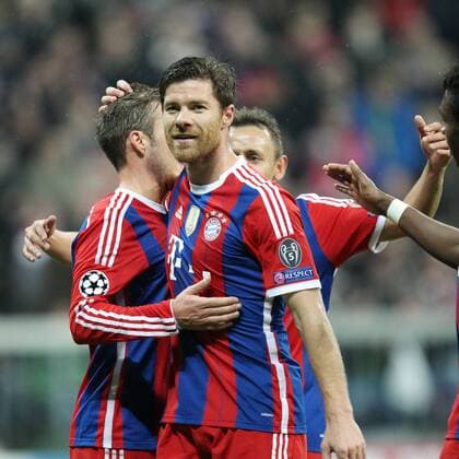 l-r: Torjubel von Mario Goetze 19 (FC Bayern Muenchen), Xabi Alonso 3 (FC Bayern Muenchen) FC Bayern Muenchen vs. AS Rom, Fussball, Champions League, 05.11.2014 EP_CKT