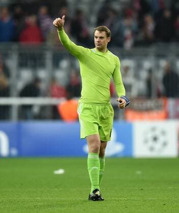 FUSSBALL CHAMPIONS LEAGUE SAISON 2014 2015 Vorrunde FC Bayern Muenchen - AS Rom 05.11.2014 Torwart Manuel Neuer (FC Bayern Muenchen) winkt nach dem Abpfiff 
