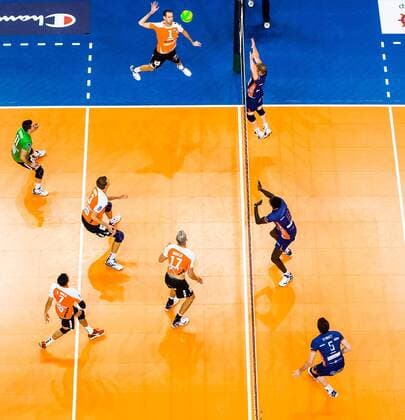 Berlin, Deutschland, 06.11.2014: Volleyball CEV Champions League Saison 2014 2015 - BR Volleys - Ach Volley Ljubljana. Spielszene: Scott Joseph Touzinsky (BR Volleys 1) gegen den Block aus Matija Jereb (Ljubljana 2)