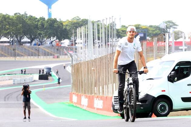 Aktuell Motorsport, Formel 1, GP Brasilien, Streckenbegehung 06.11.2014 - Nico Rosberg (GER) Mercedes AMG F1 W05 Brazilian Grand Prix, Interlagos 6 - 9 November 2014 